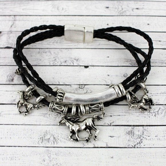 Jewelry - NWT "Worn Look" Silvertone Horse Bracelet